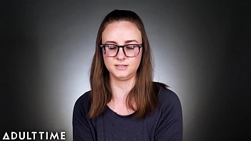 Симпатичная русская студентка ебется на камеру